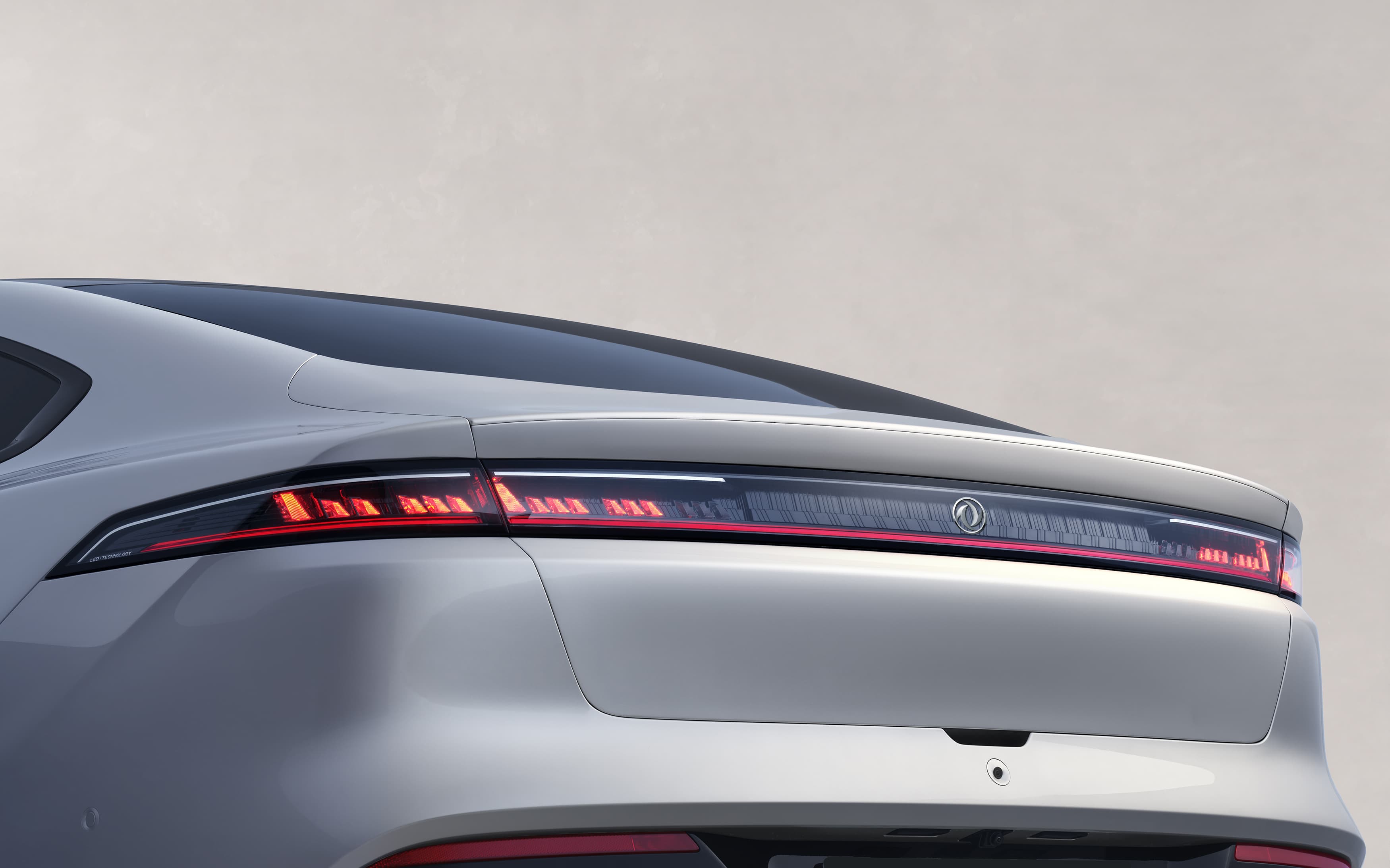 Dongfeng 007 exterior — rear taillight detail
