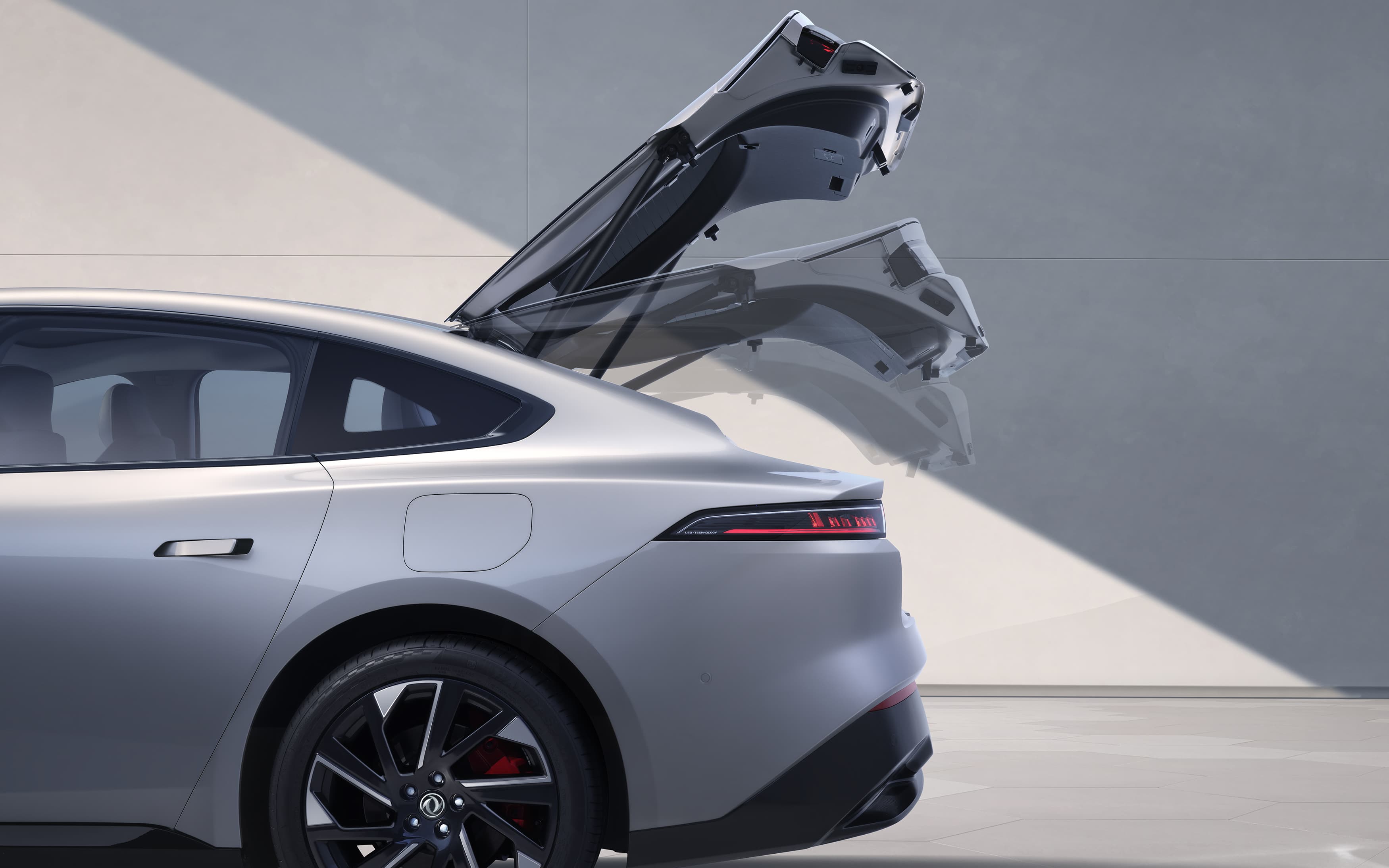 Dongfeng 007 exterior — electric tailgate open