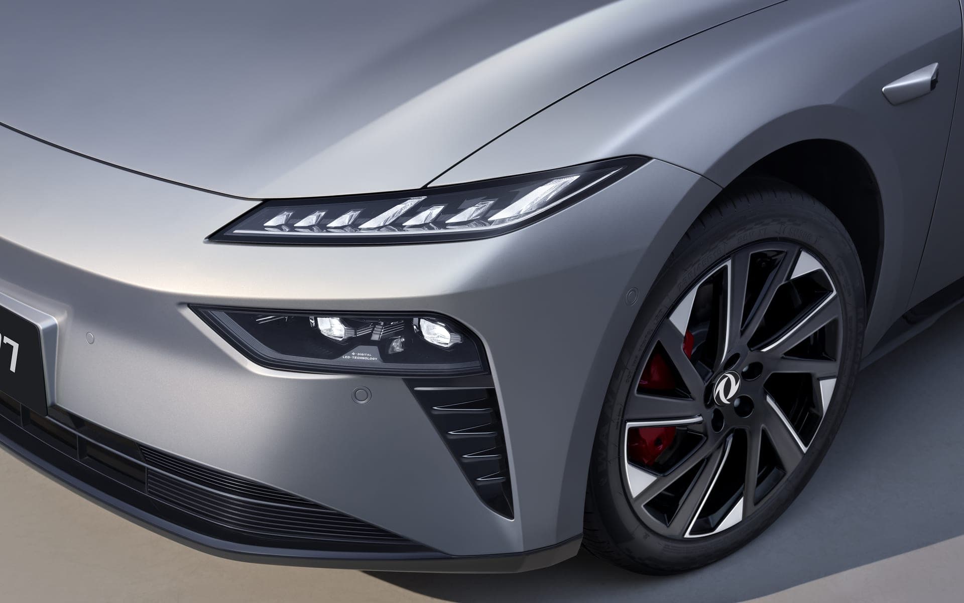 Dongfeng 007 — LED matrix headlight detail