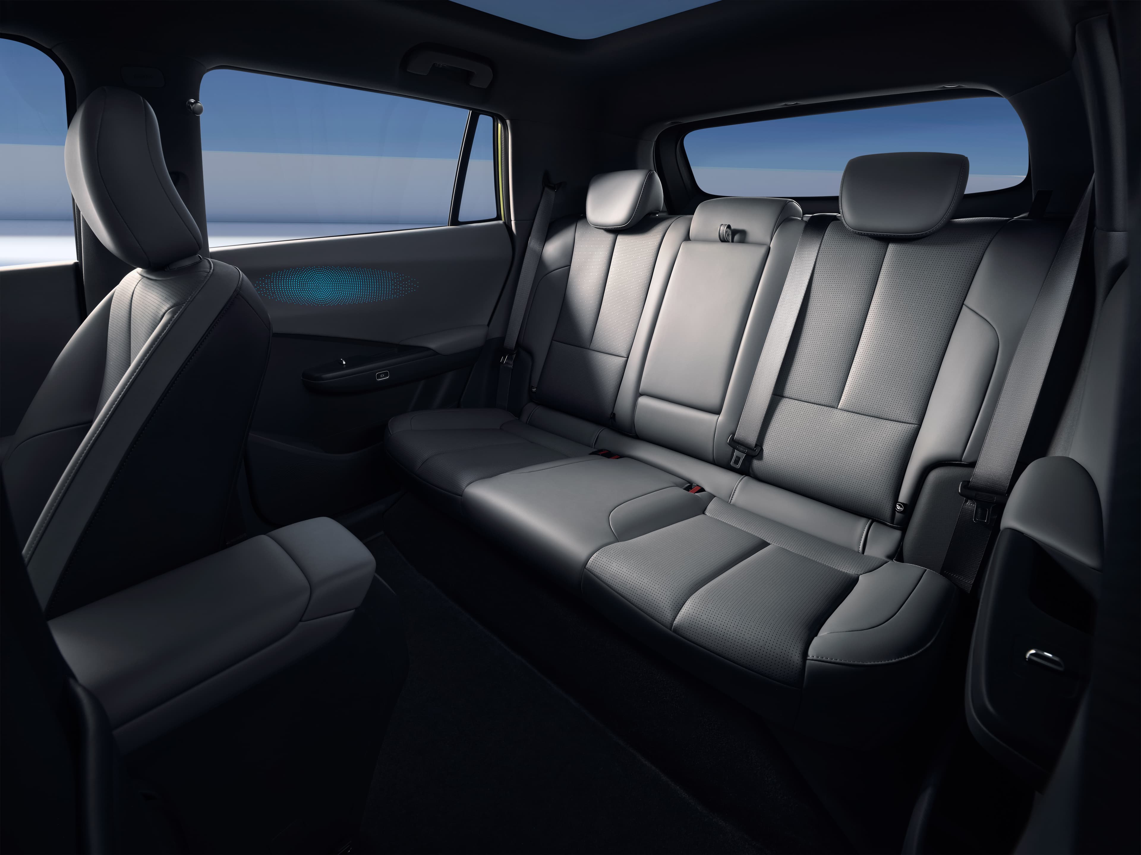 Dongfeng 06 — rear passenger seat detail