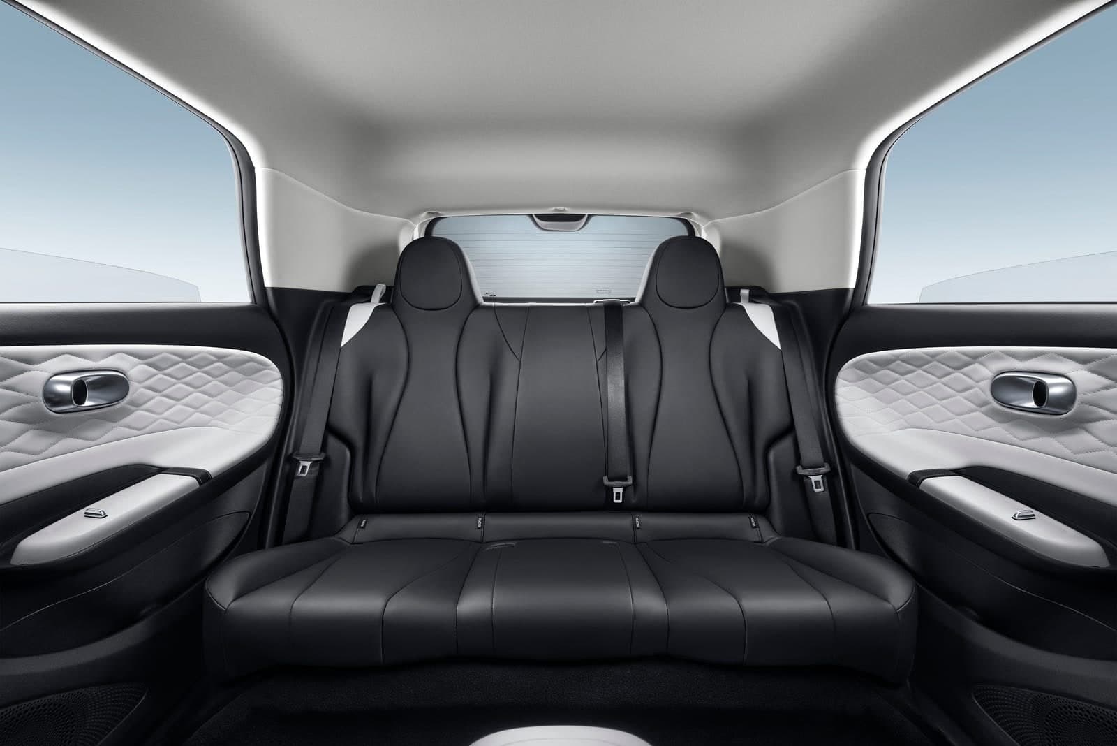Dongfeng BOX — generous rear passenger space